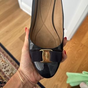 Ferragamo patent ballet flats navy size 39